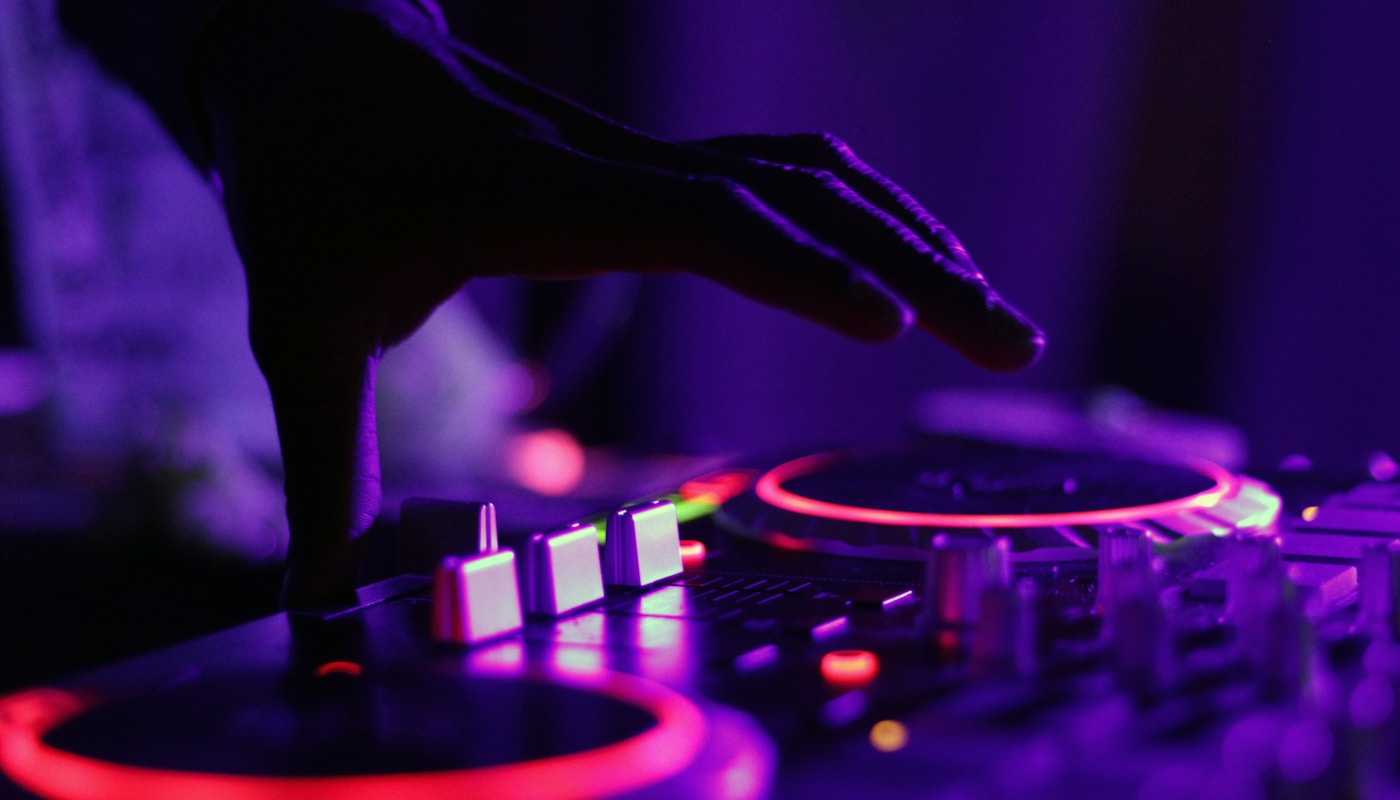 Seoul Nightlife Guide: Best Bars, Clubs & Night Markets