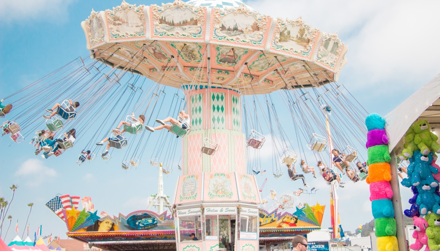 Seoul Theme Parks: Lotte World vs Everland — Complete Visitor Guide